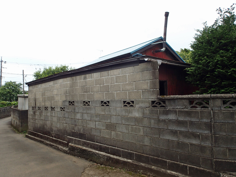 納屋：あったか部屋　道路側　整備前