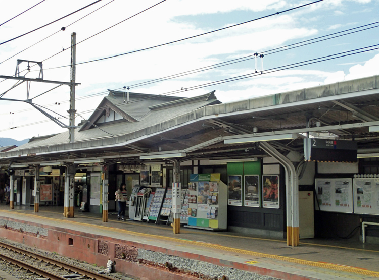 JR高尾駅北口駅舎